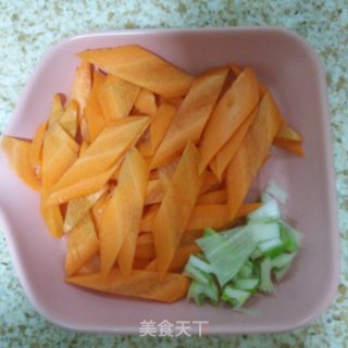 木耳炒山药的做法步骤：2