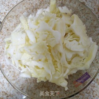 尖椒炒圆白菜的做法步骤：1