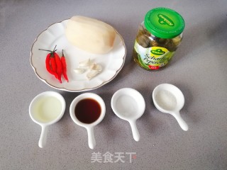 酸辣酸甜的酸辣藕丁，下饭又好吃的做法步骤：1