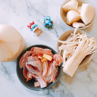 椰汁鸡汤的做法步骤：1