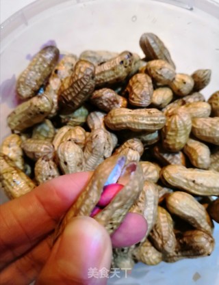 盐水花生的做法步骤：1