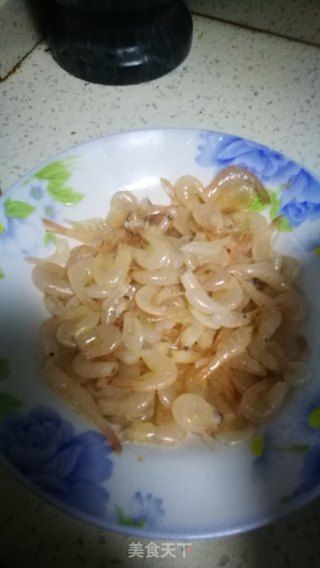 韭菜炒河虾的做法步骤：1