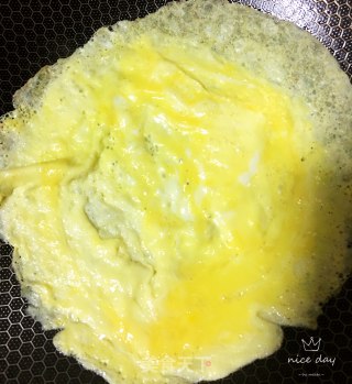 鸡蛋咸菜手抓饼的做法步骤：4