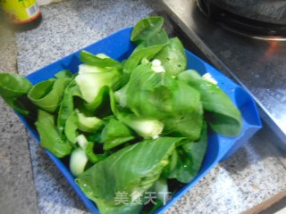 木耳炒油菜的做法步骤：1