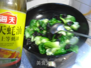 木耳炒油菜的做法步骤：7