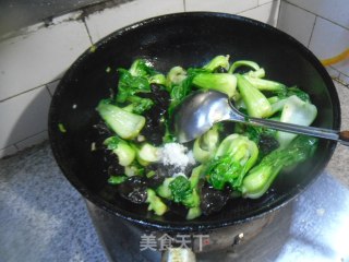 木耳炒油菜的做法步骤：8