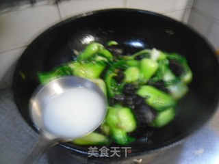 木耳炒油菜的做法步骤：9