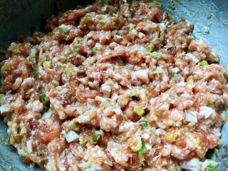 白菜包肉的做法步骤：2
