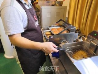 汉堡︱流心鸡排汉堡包的做法步骤：1