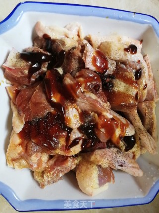 家庭版烤鸭的做法步骤：1