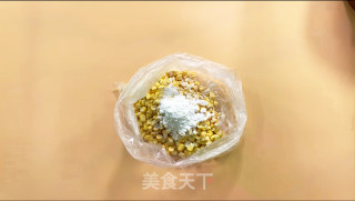 金沙玉米的做法步骤：1
