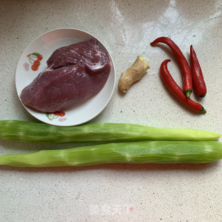 莴苣炒肉片的做法步骤：1