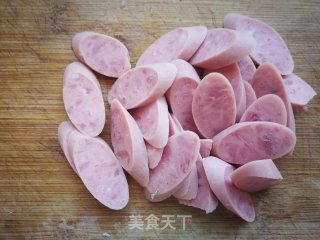 蒜苗木耳炒火腿肠的做法步骤：3