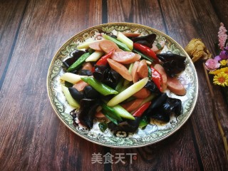 蒜苗木耳炒火腿肠的做法步骤：10