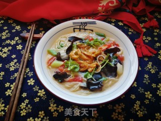 蒜苗木耳榨菜汤面的做法步骤：11
