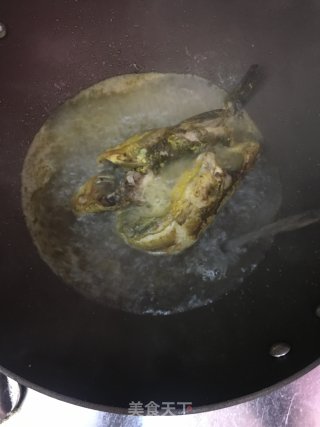 咸菜豆腐滚黄骨鱼汤的做法步骤：7