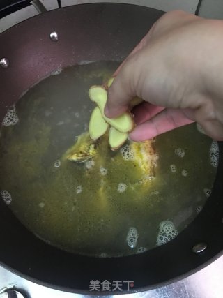 咸菜豆腐滚黄骨鱼汤的做法步骤：8