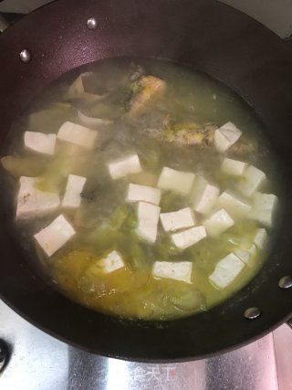 咸菜豆腐滚黄骨鱼汤的做法步骤：12