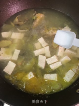 咸菜豆腐滚黄骨鱼汤的做法步骤：13
