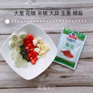 辣到冒汗的麻辣虾仁的做法步骤：2