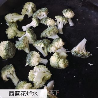 黄油炒虾仁 特别香的做法步骤：2