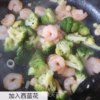 黄油炒虾仁 特别香的做法步骤：5