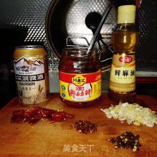 麻辣龙虾尾的做法步骤：2