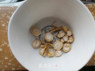 炖参汤的做法步骤：1