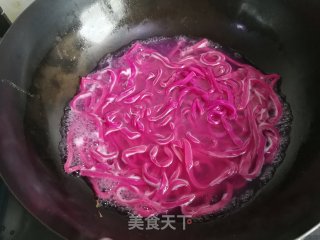 牛肉酱火龙果拌面的做法步骤：5