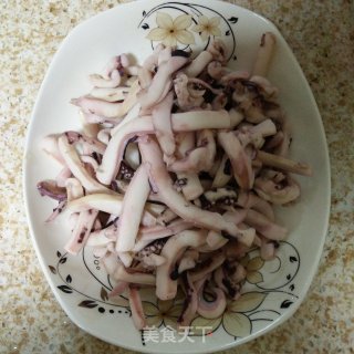 大葱炒鱿鱼的做法步骤：2