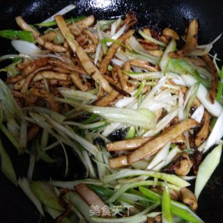 大葱炒鱿鱼的做法步骤：9