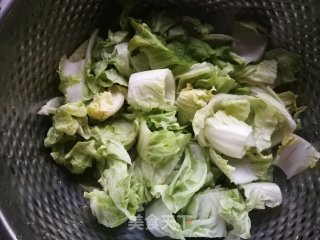 小白菜炒榨菜的做法步骤：2