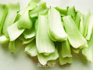 青菜梗炒荷包蛋的做法步骤：2