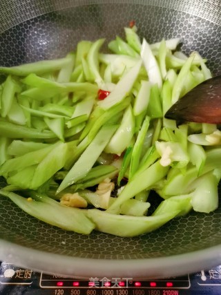 青菜梗炒荷包蛋的做法步骤：7