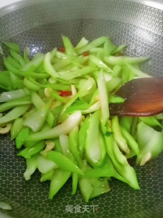 青菜梗炒荷包蛋的做法步骤：8