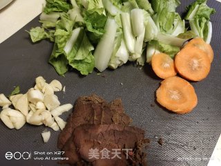 白菜根炒油豆腐的做法步骤：1
