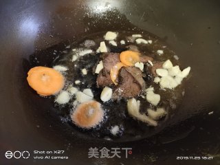 白菜根炒油豆腐的做法步骤：3
