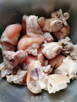 红烧猪蹄的做法步骤：3