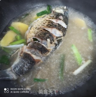 鲫鱼炖豆腐汤的做法步骤：4