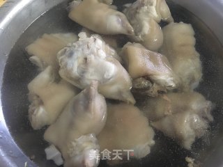 美味红烧猪蹄的做法步骤：4