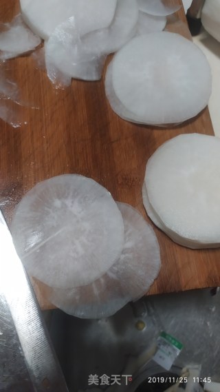 萝卜玫瑰花的做法步骤：1
