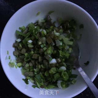 青蒜咸菜烤吐司的做法步骤：2