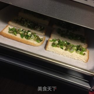 青蒜咸菜烤吐司的做法步骤：5
