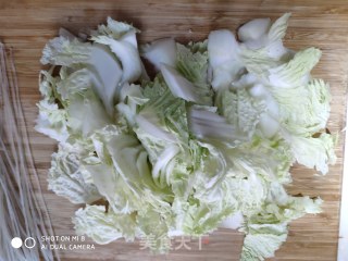 丸子鱼豆腐炖白菜的做法步骤：2