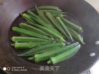葱油秋葵的做法步骤：2
