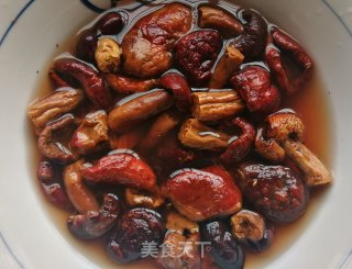 胡萝卜红菇炖牛棒骨的做法步骤：4