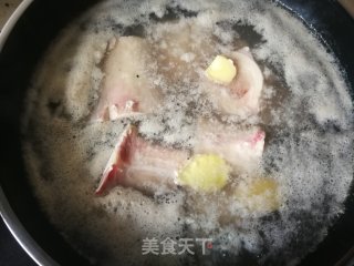 胡萝卜红菇炖牛棒骨的做法步骤：8