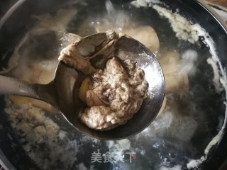 胡萝卜红菇炖牛棒骨的做法步骤：10