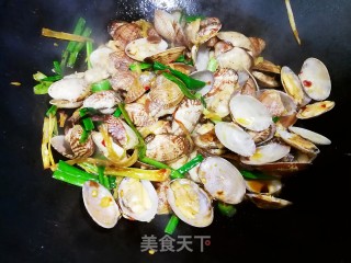 比饭店还好吃的爆炒花甲的做法步骤：6