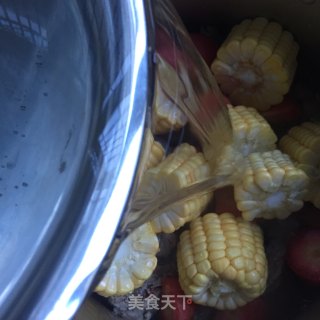玉米筒骨汤的做法步骤：5